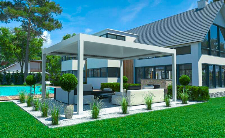 Moderne Pergola mit Sitzbereich und Pflanzen in einem Garten neben einem Pool. | my-pergola24.com