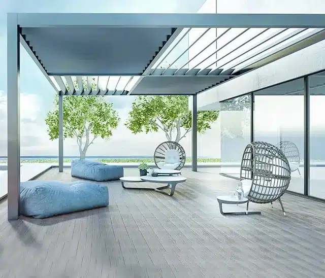 3D-Bild: Lamellendach, zum Teil offen, über einer Terrasse mit Hängesesseln und Blick aufs Meer