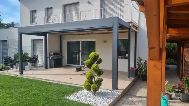 Pergola Lamellendach – Outdoor-Luxus mit Funktion.
