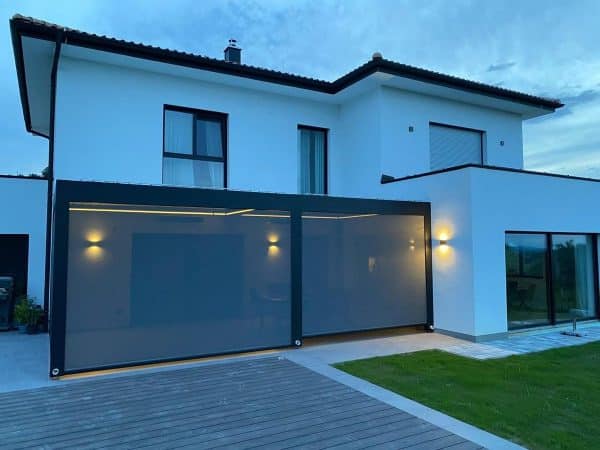 Lamellendach mit LED und Screens – Haus mit Pool, Burgenland