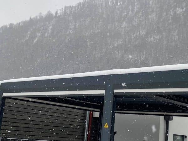 Lamellendach im Schneefall – Winterbetrieb