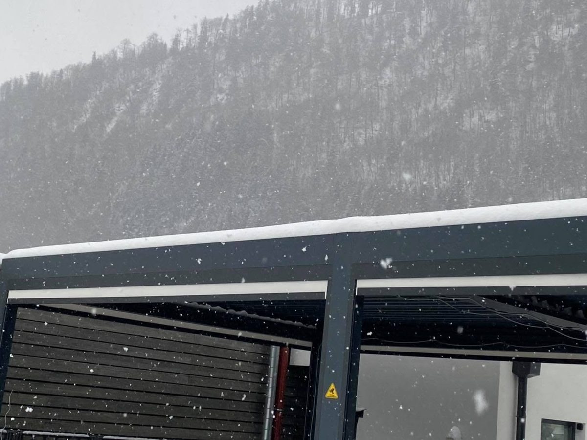 Lamellendach im Schneefall